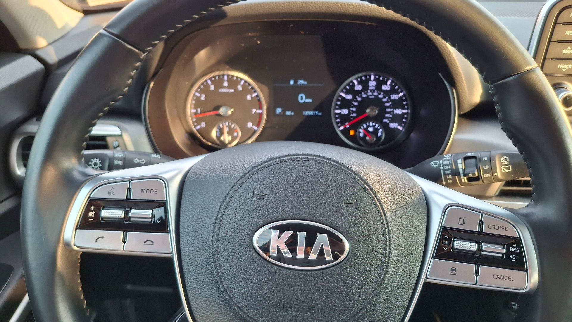 Used 2020 Kia Telluride LX AWD/4WD image 18