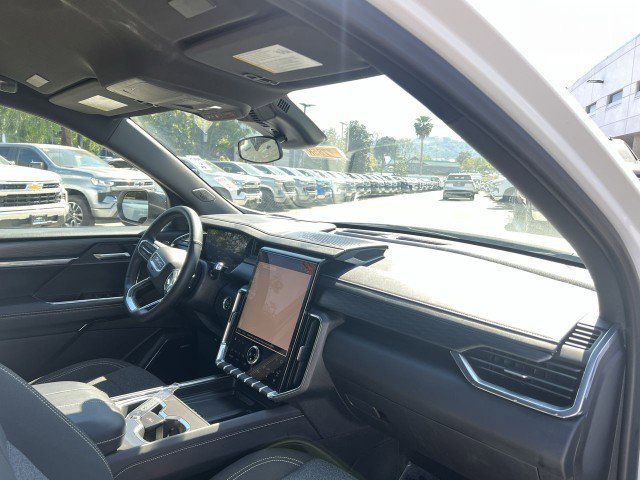 Used 2025 GMC Acadia Elevation image 28