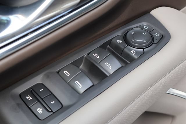 Used 2023 GMC Yukon SLT w/ SLT Luxury Package AWD/4WD image 18