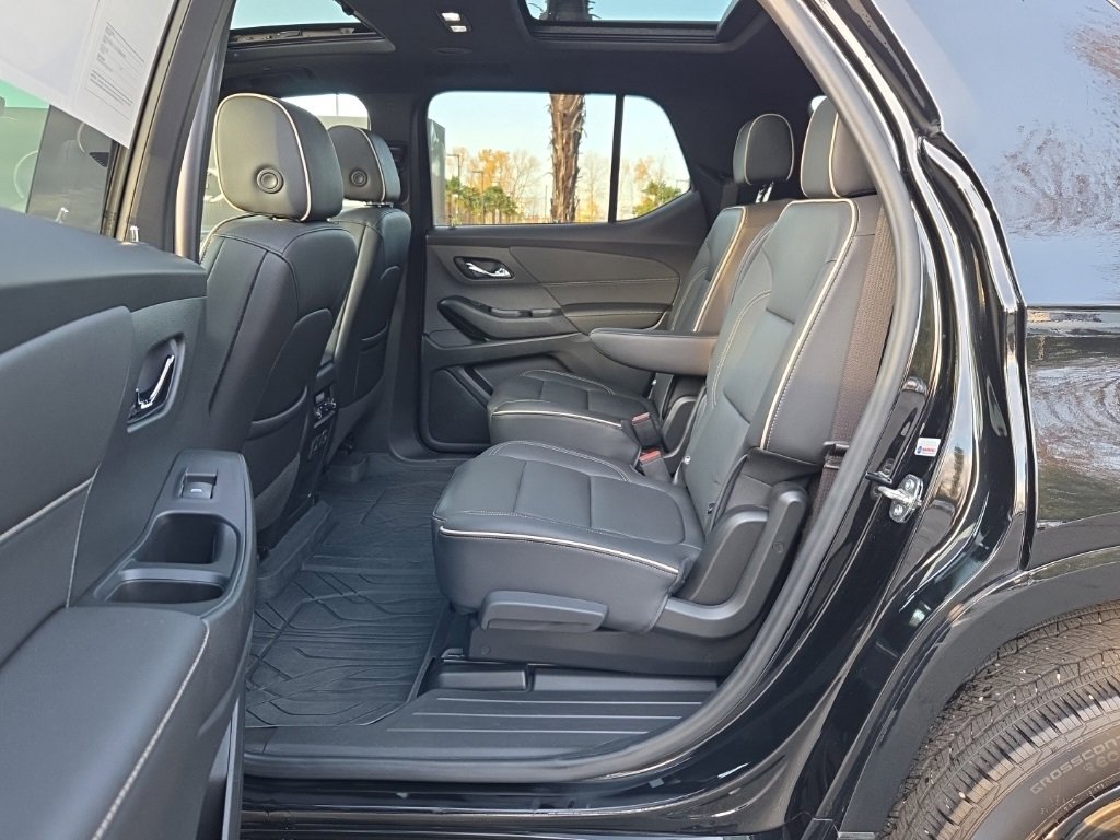 Used 2022 Chevrolet Traverse Premier w/ Redline Edition image 5