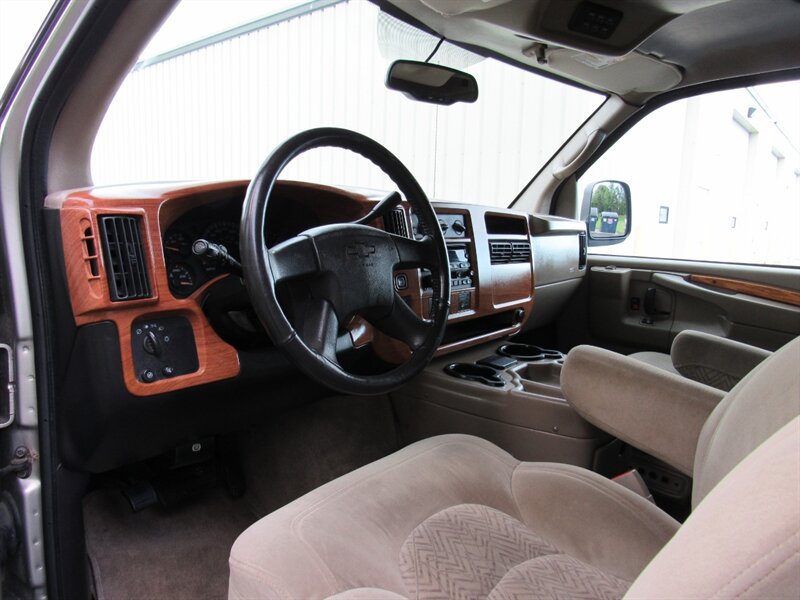 Used 2004 Chevrolet Express 2500 RWD image 10