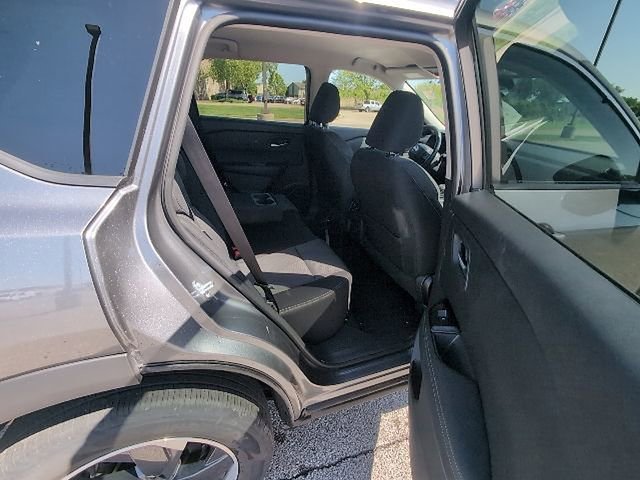 Used 2025 Nissan Rogue SV AWD/4WD image 4