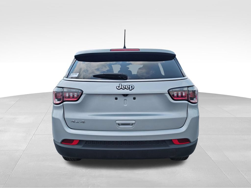 Used 2025 Jeep Compass Sport AWD/4WD image 4