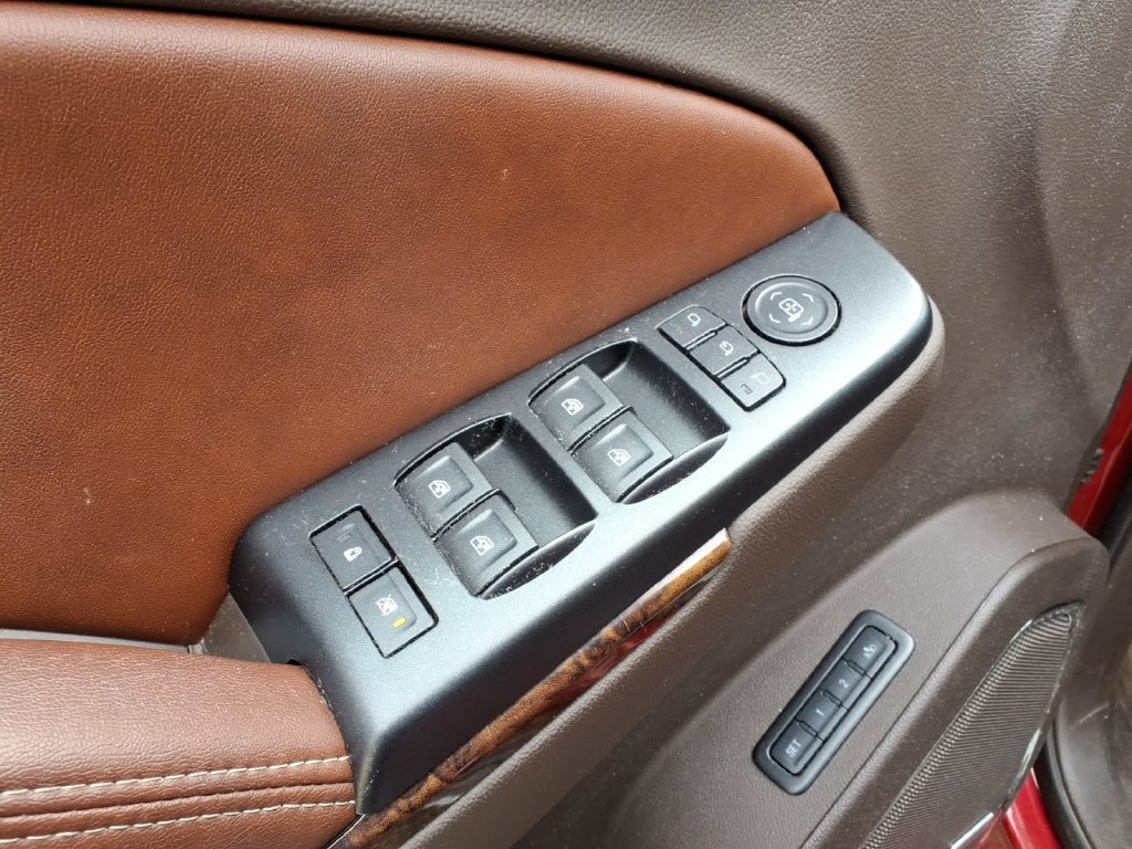Used 2015 Chevrolet Suburban LTZ AWD/4WD image 18