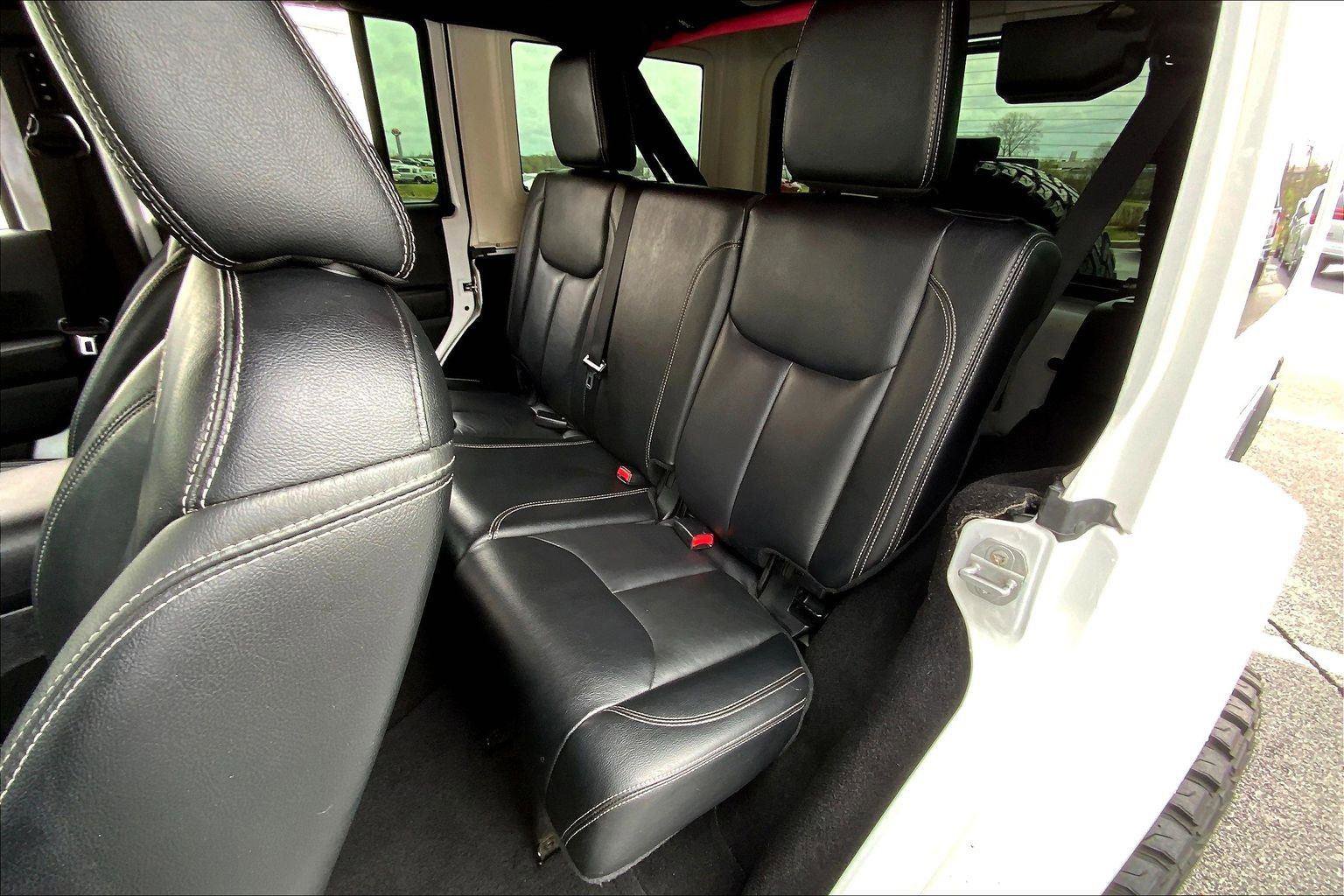 Used 2016 Jeep Wrangler Unlimited Sahara w/ Dual Top Group image 21