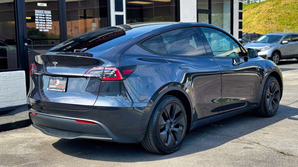 Used 2024 Tesla Model Y Long Range RWD image 9
