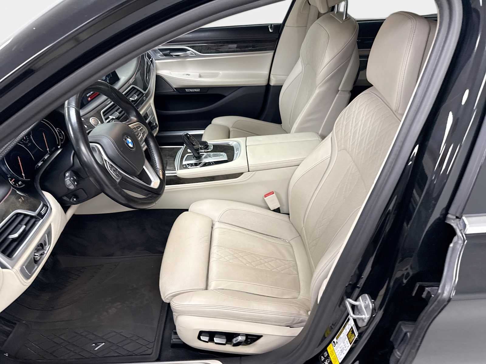 Used 2018 BMW 740i xDrive AWD/4WD image 13