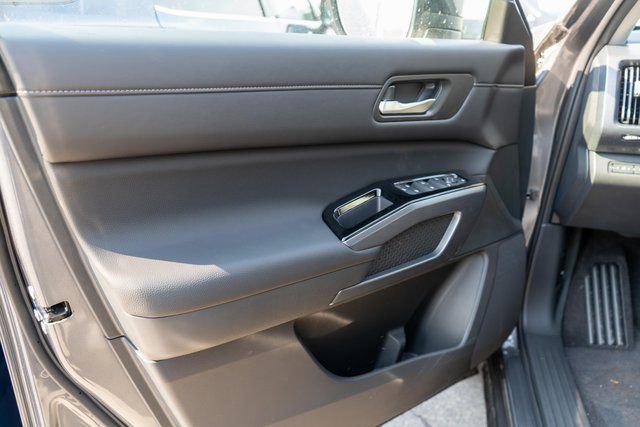 New 2026 Nissan Pathfinder SL AWD/4WD image 12