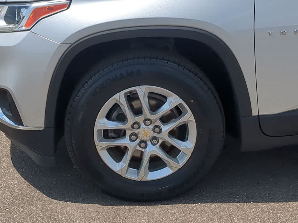 Used 2020 Chevrolet Traverse LT FWD image 13