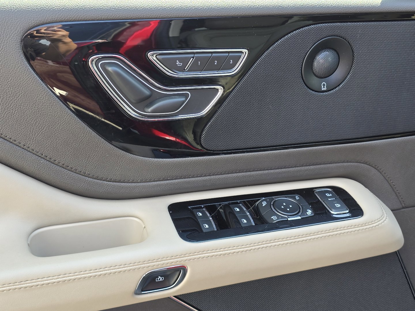 Used 2020 Lincoln Aviator Reserve RWD image 38
