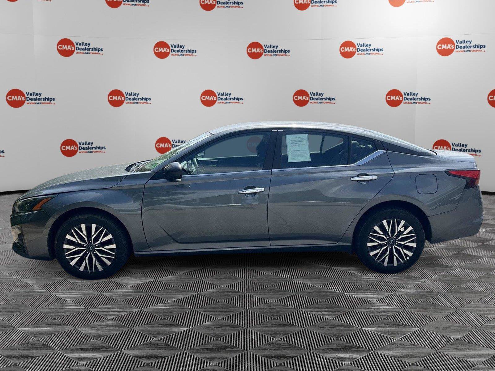 Used 2025 Nissan Altima 2.5 SV AWD/4WD image 2