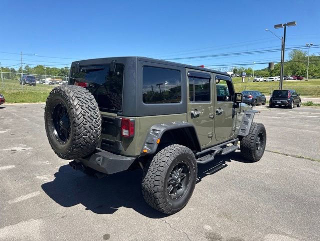 Used 2015 Jeep Wrangler Unlimited Rubicon w/ Connectivity Group AWD/4WD image 10