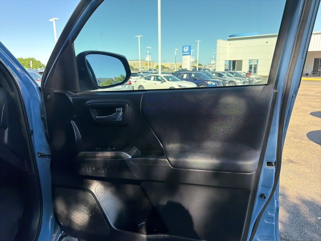 Used 2019 Toyota Tacoma TRD Off-Road image 28