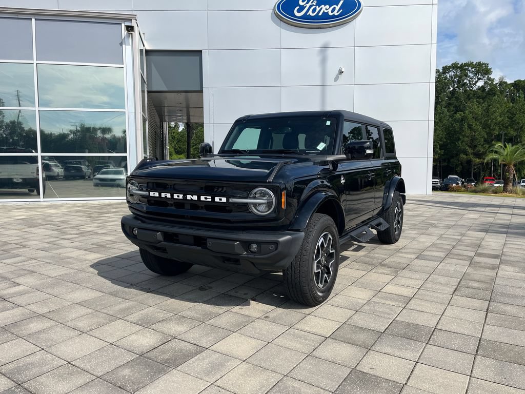 Used 2024 Ford Bronco Outer Banks AWD/4WD image 2