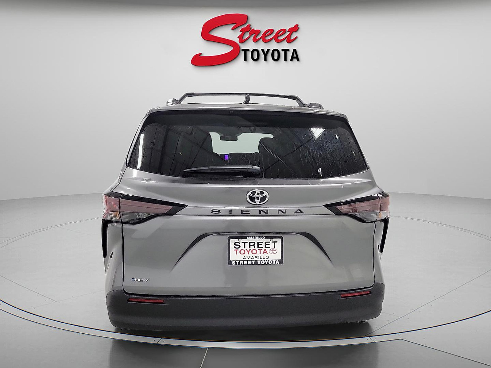 Used 2026 Toyota Sienna LE FWD image 3