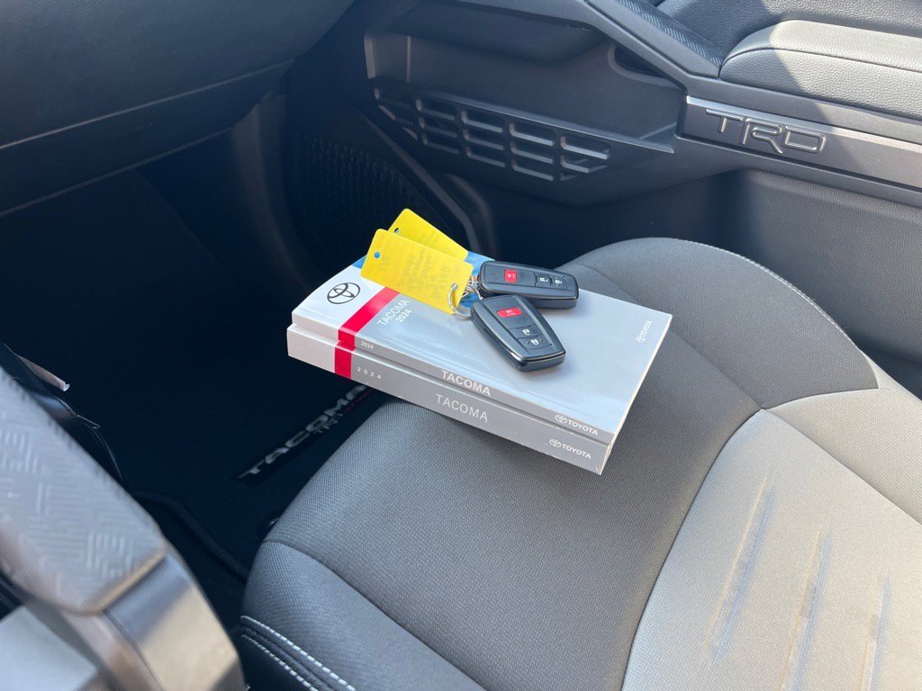 Used 2024 Toyota Tacoma TRD Off-Road image 8
