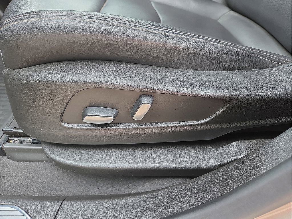 Used 2023 Cadillac XT5 Luxury w/ LPO, Floor Liner Package FWD image 23