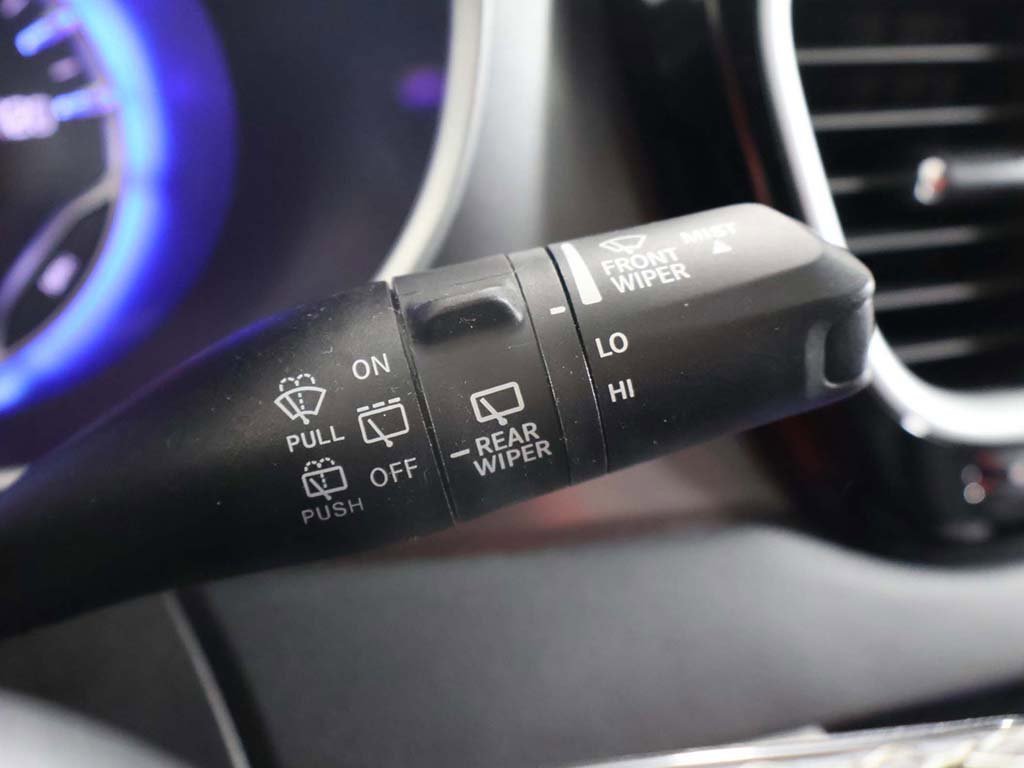 Used 2024 Chrysler Pacifica Touring-L image 39