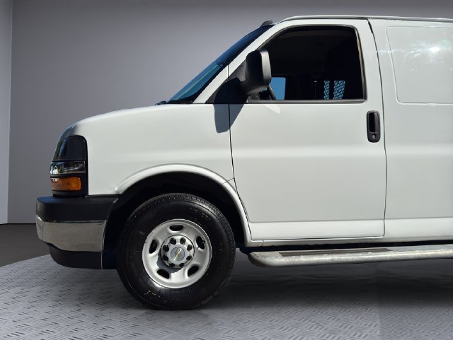 Used 2025 Chevrolet Express 2500 w/ Driver Convenience Package RWD image 27
