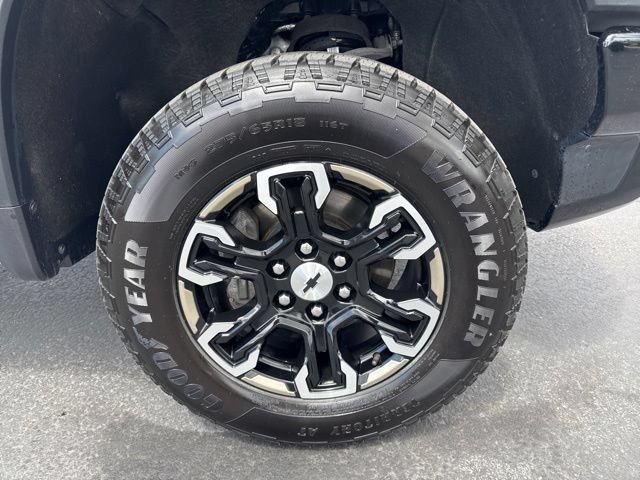 Used 2023 Chevrolet Silverado 1500 ZR2 w/ Technology Package AWD/4WD image 9