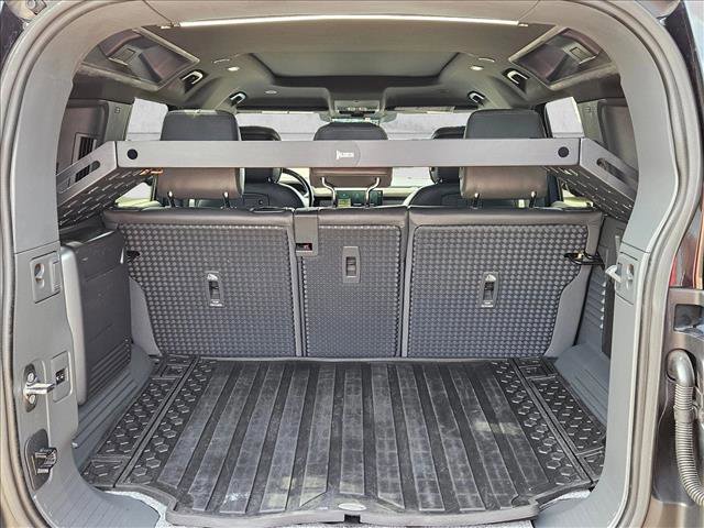 Used 2022 Land Rover Defender 110 X-Dynamic HSE image 6