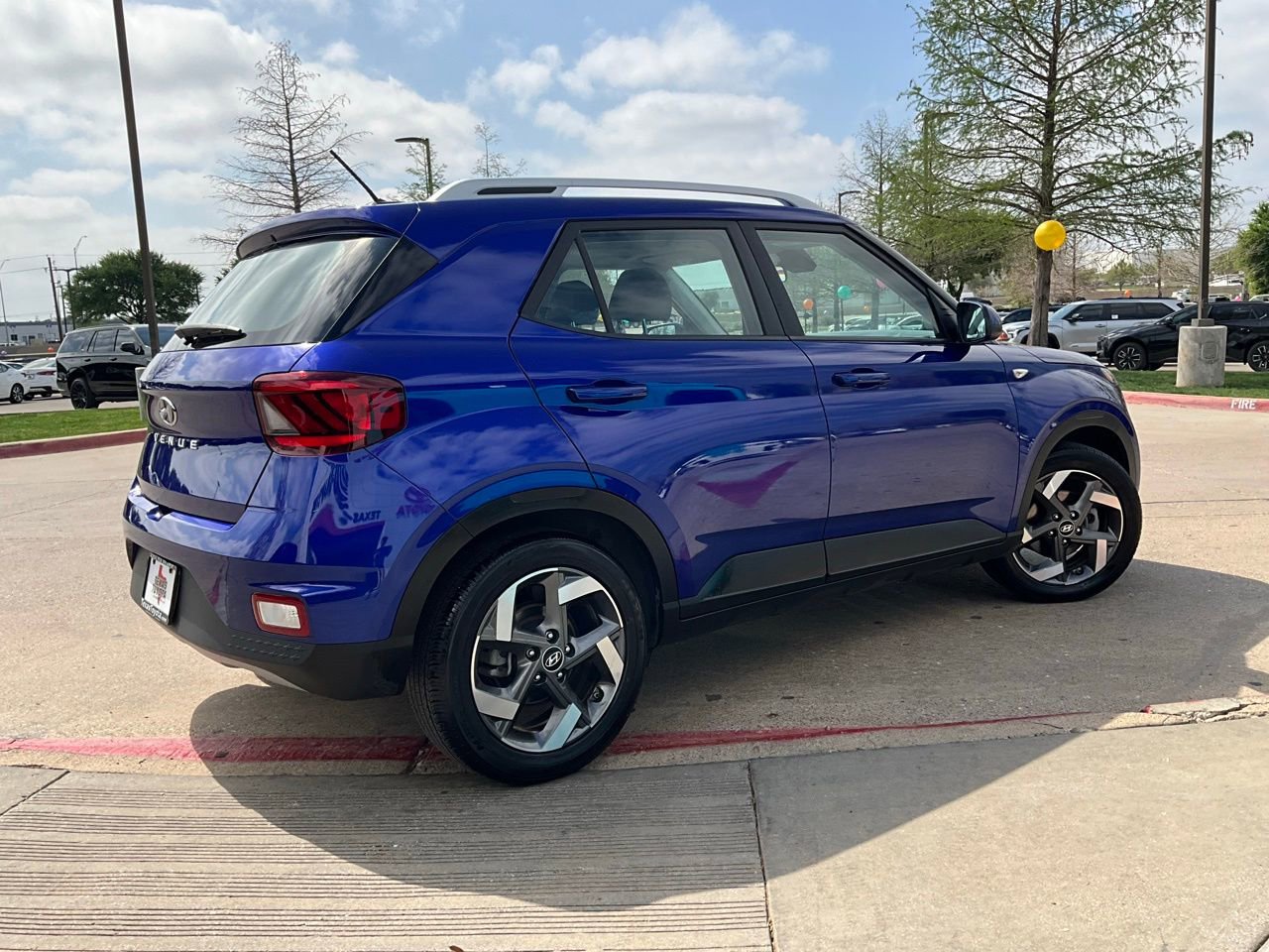 Used 2025 Hyundai Venue SEL image 6