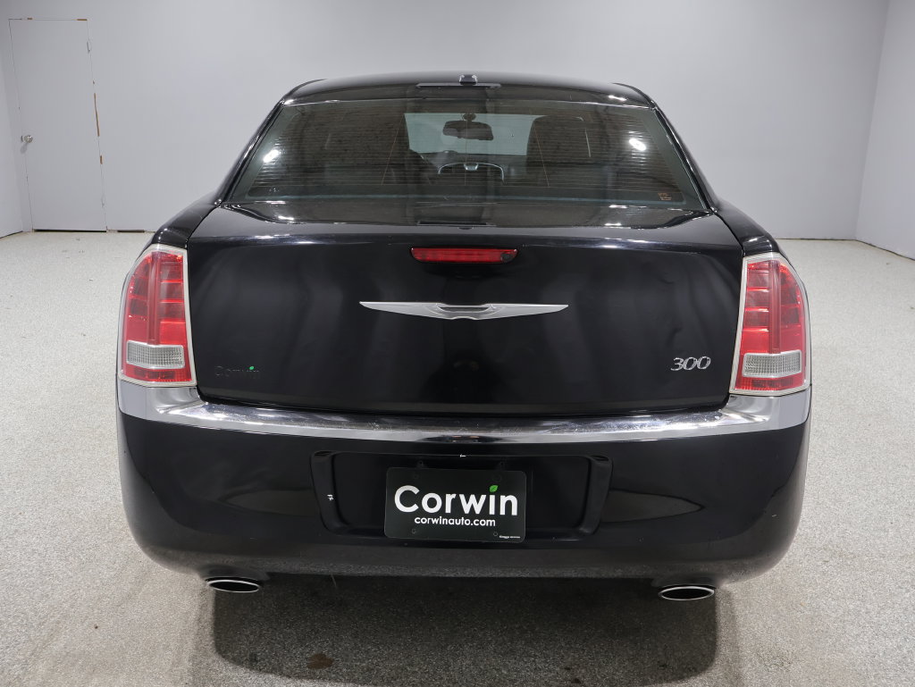 Used 2013 Chrysler 300 RWD image 16