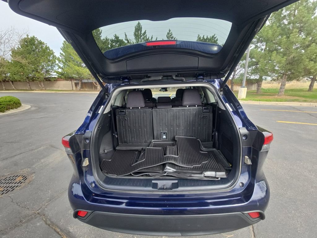 Used 2024 Toyota Highlander LE image 21