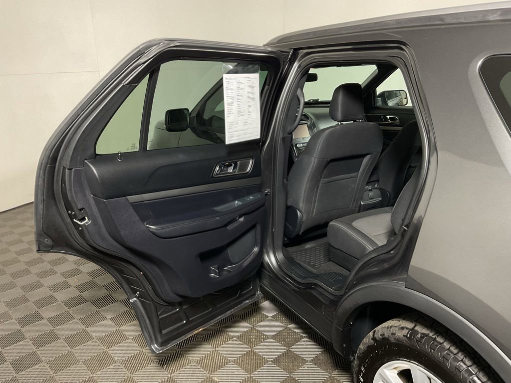 Used 2019 Ford Explorer XLT w/ Equipment Group 201A AWD/4WD image 33
