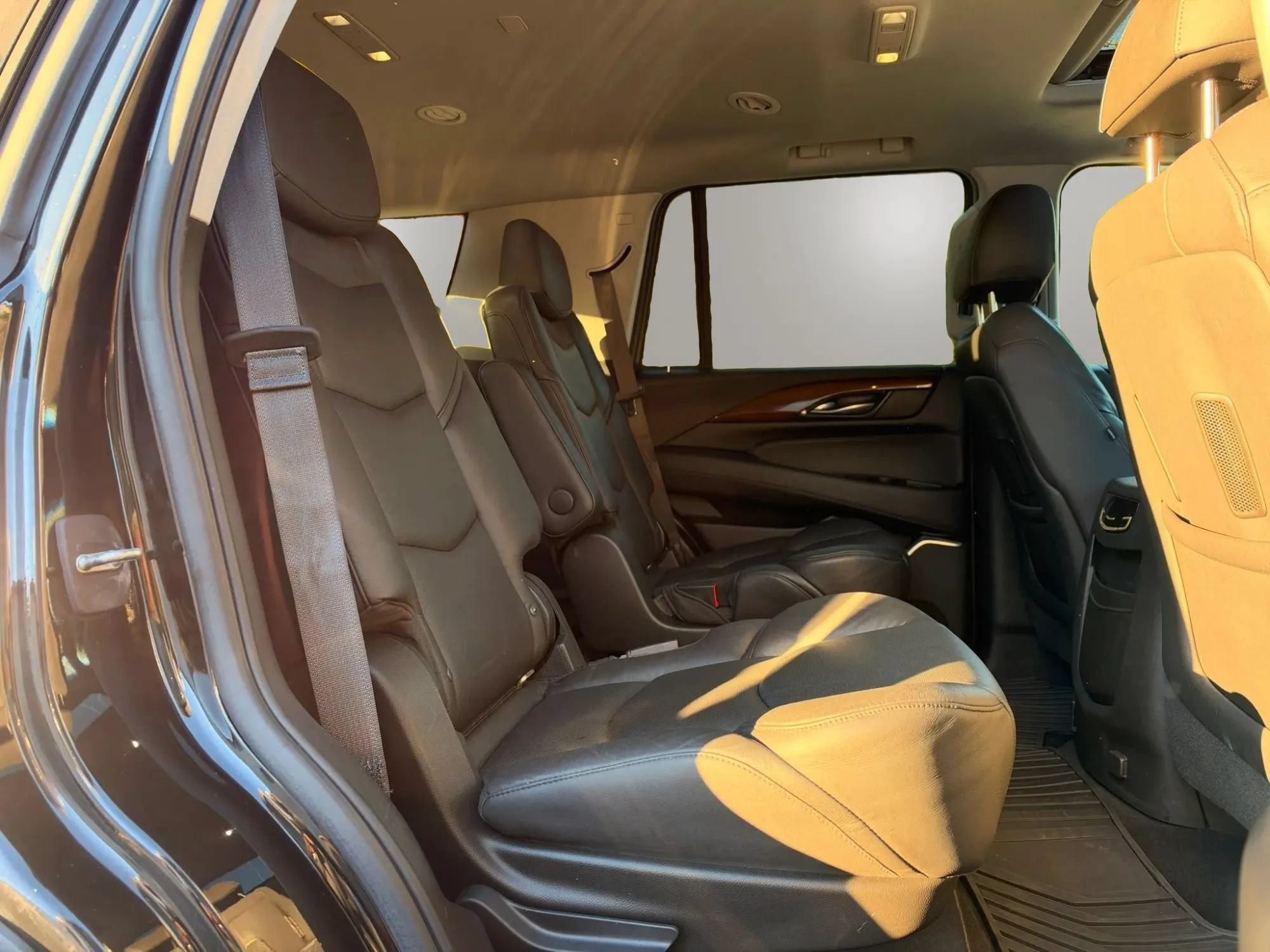 Used 2019 Cadillac Escalade Luxury w/ Escalade Sport Edition AWD/4WD image 25