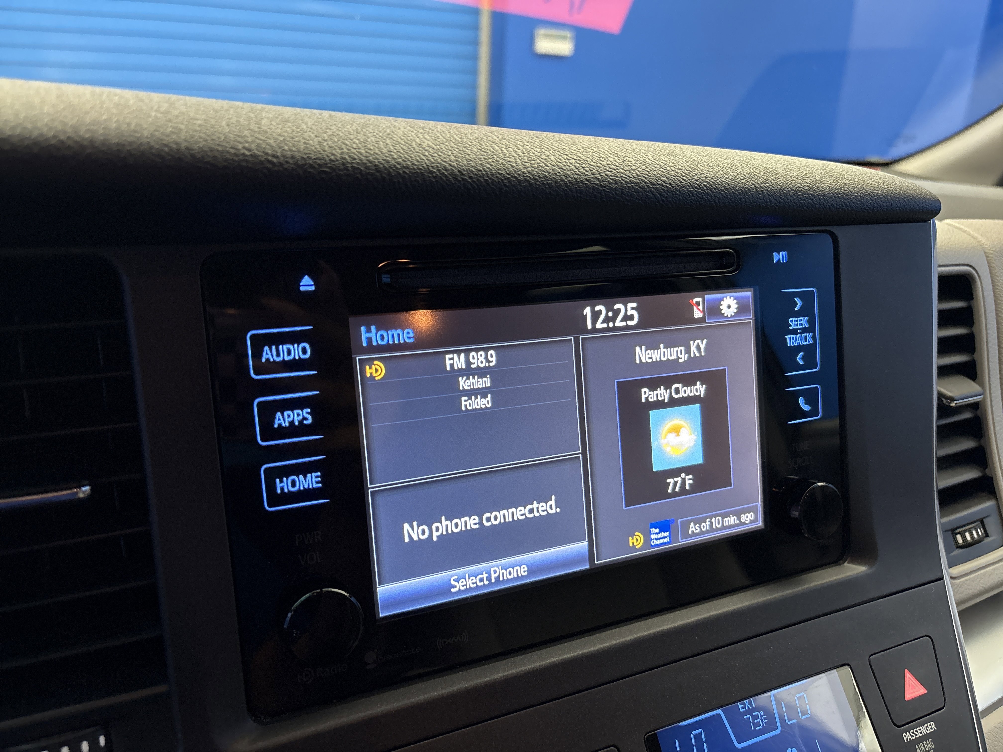 Used 2017 Toyota Sienna LE image 18