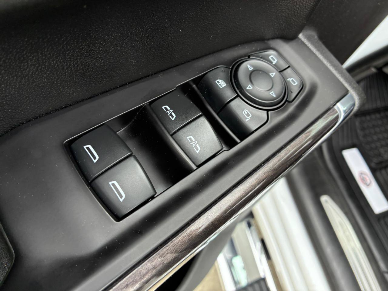Used 2021 Chevrolet Silverado 1500 LTZ AWD/4WD image 10