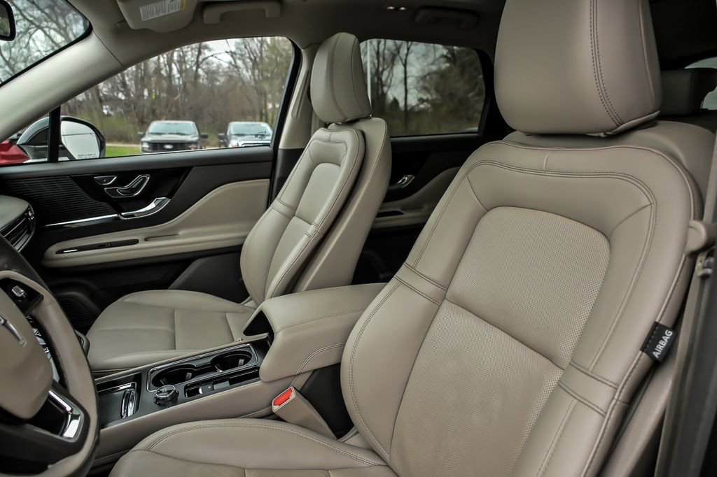 Used 2022 Lincoln Corsair AWD w/ Premium Package image 15