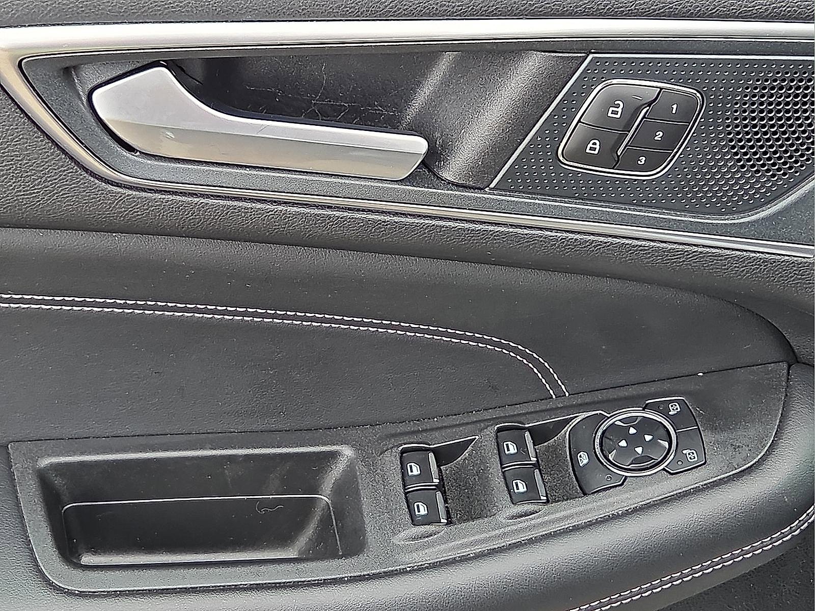 Used 2024 Ford Edge Titanium image 13