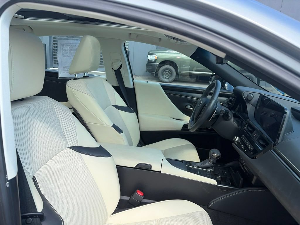 Used 2022 Lexus ES 350 w/ Premium Package FWD image 9