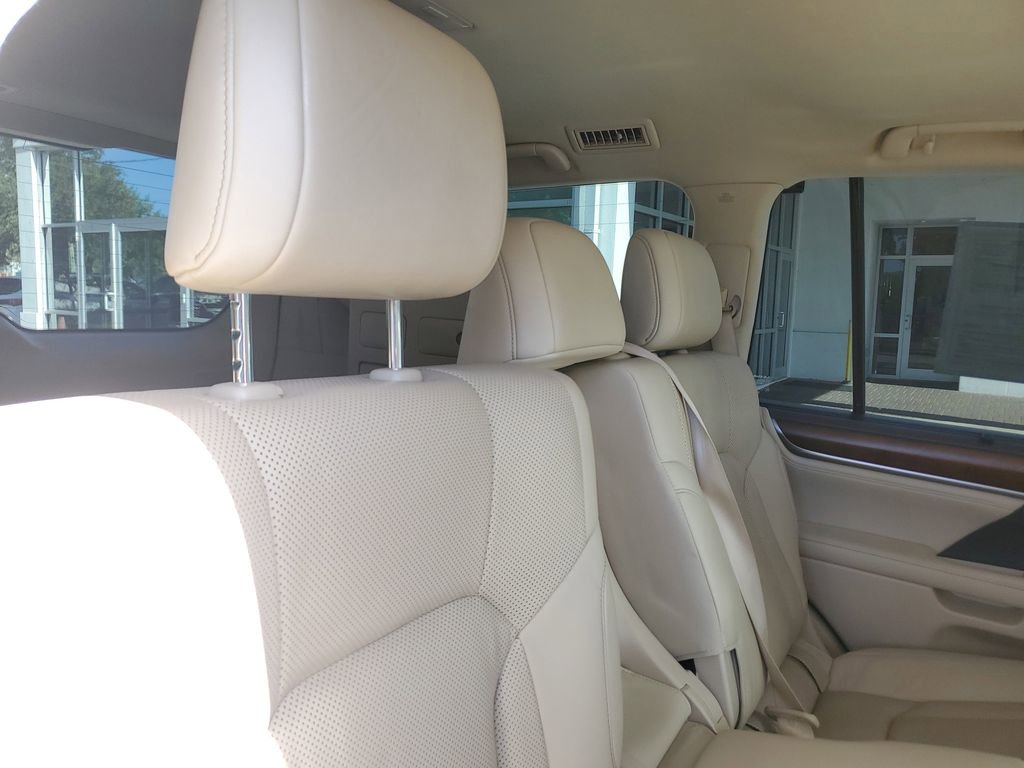 Used 2019 Lexus LX 570 4WD w/ Luxury Package image 27