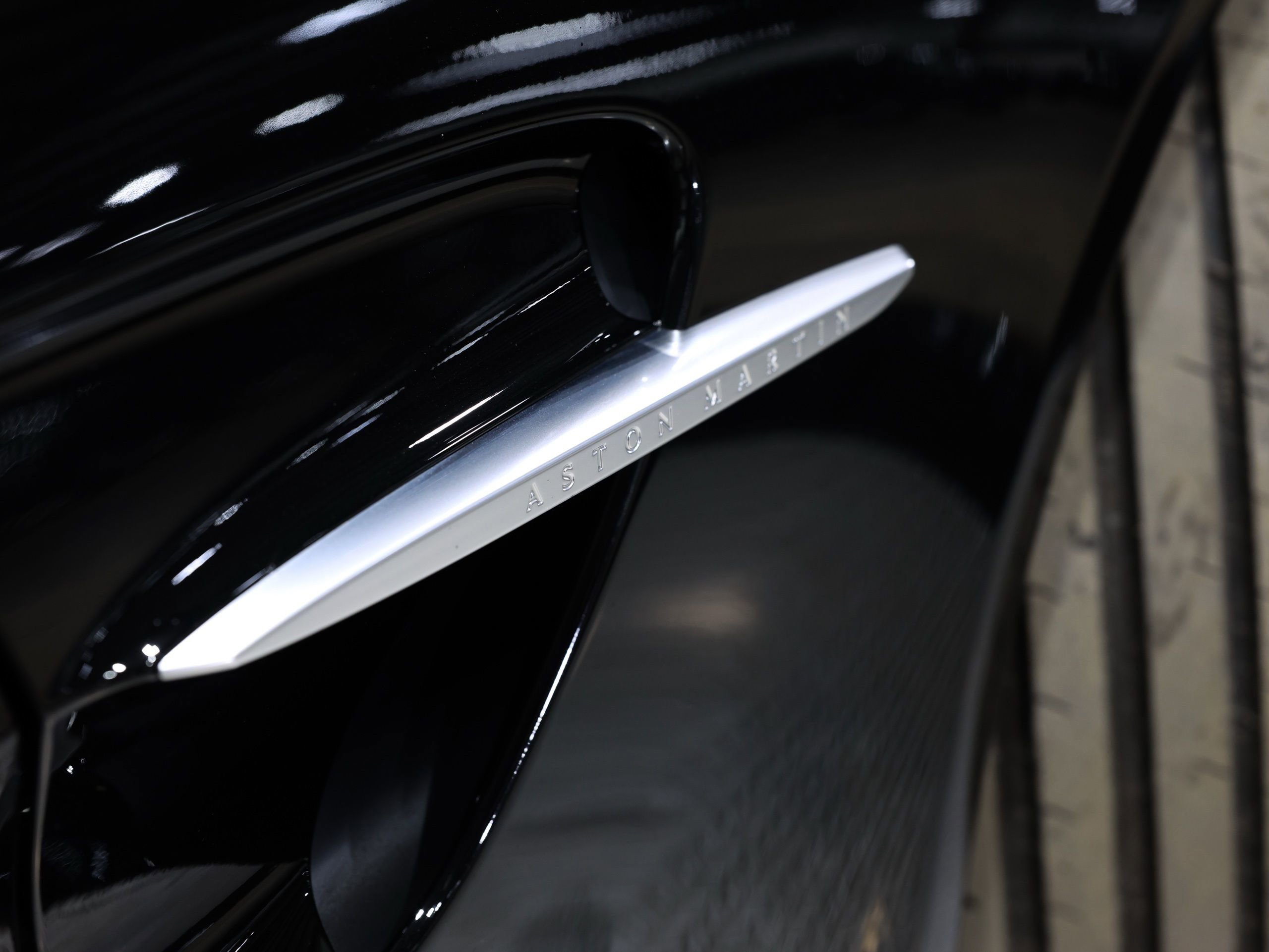 Used 2026 Aston Martin V8 Vantage Coupe image 25