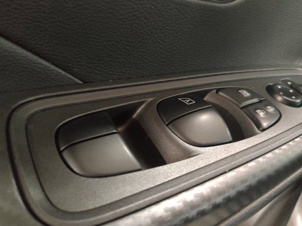 Used 2025 Nissan Versa SV FWD image 27