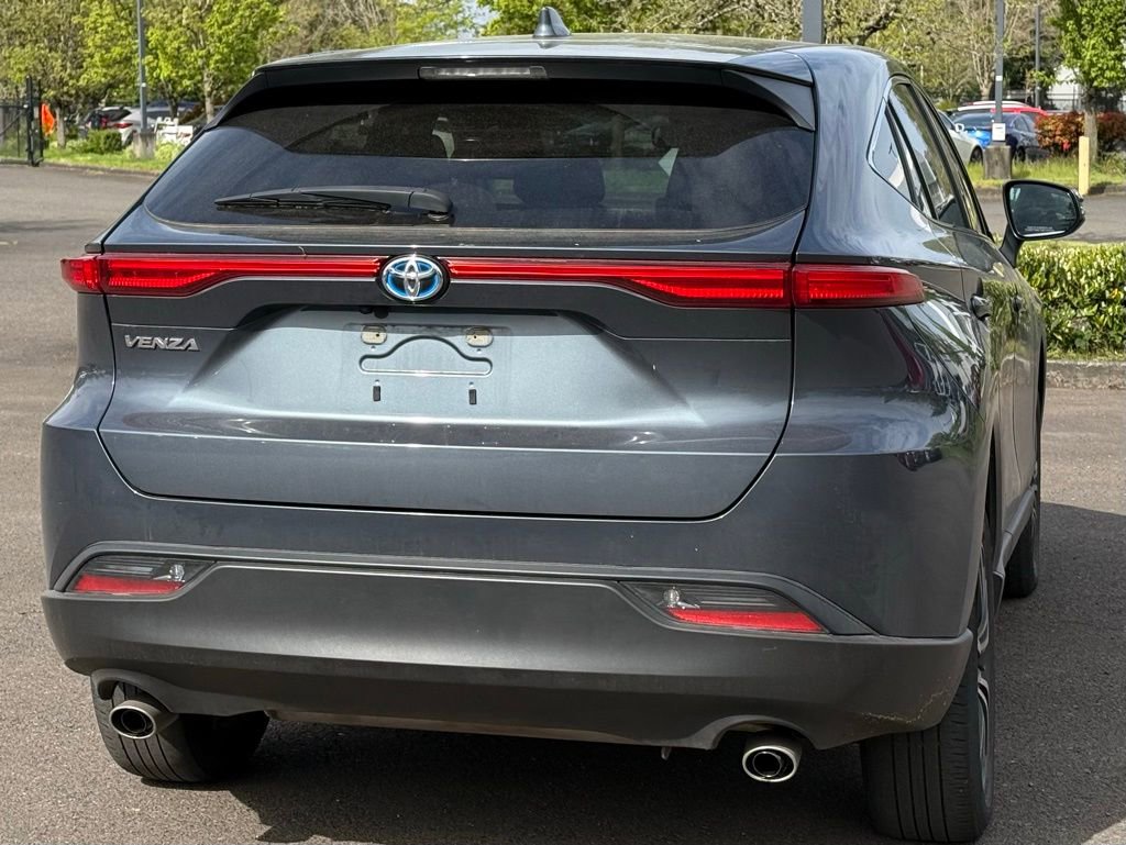 Used 2023 Toyota Venza LE AWD/4WD image 5