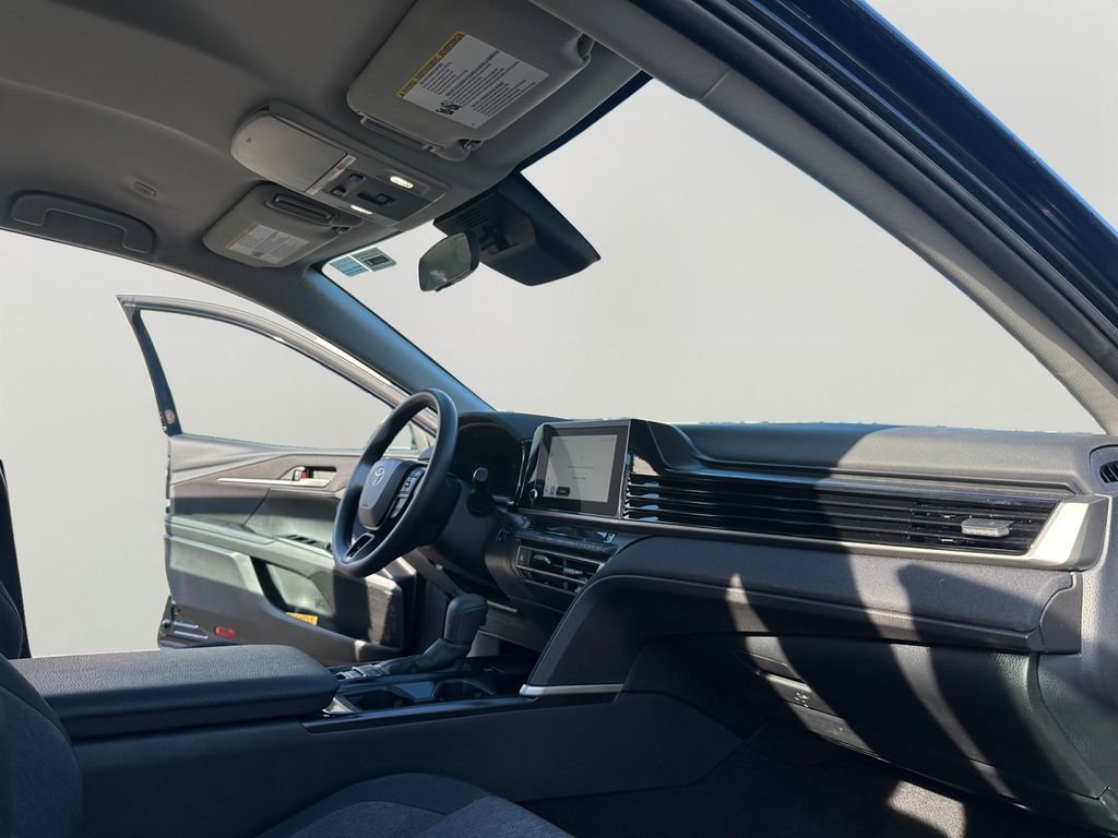 Used 2025 Toyota Camry LE image 11