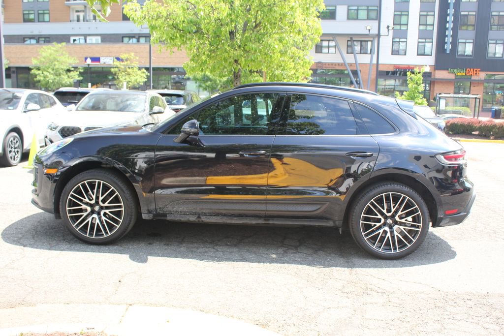 Used 2022 Porsche Macan AWD/4WD image 5