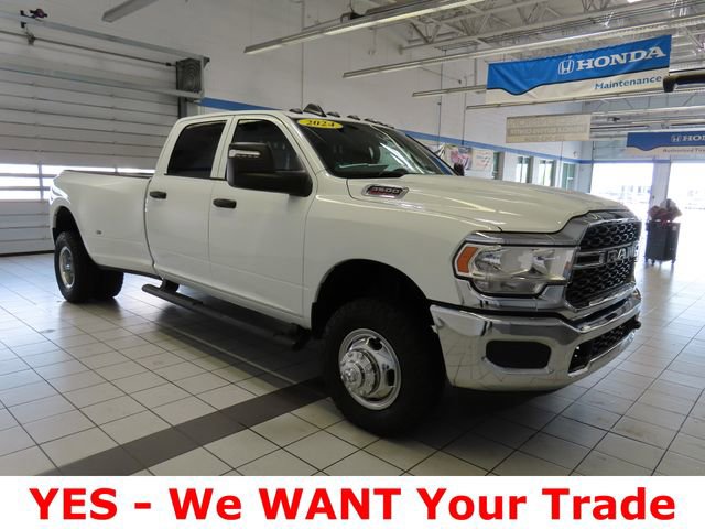 Used 2024 RAM 3500 Tradesman w/ Chrome Appearance Group image 14