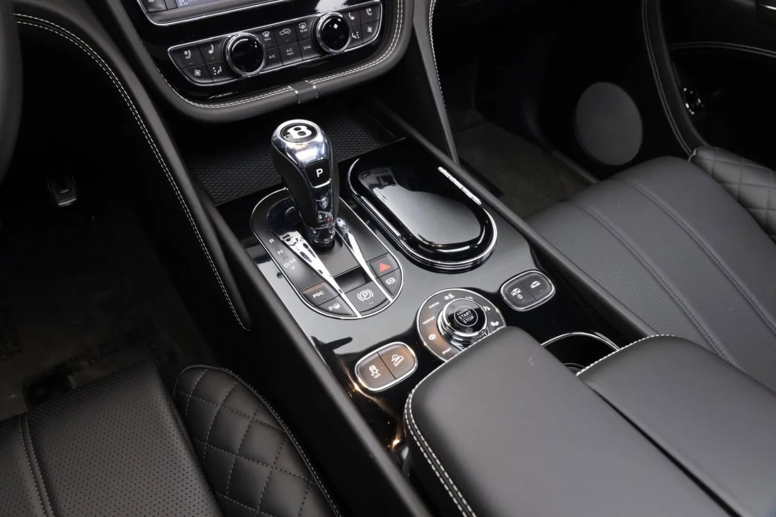 Used 2017 Bentley Bentayga AWD/4WD image 16