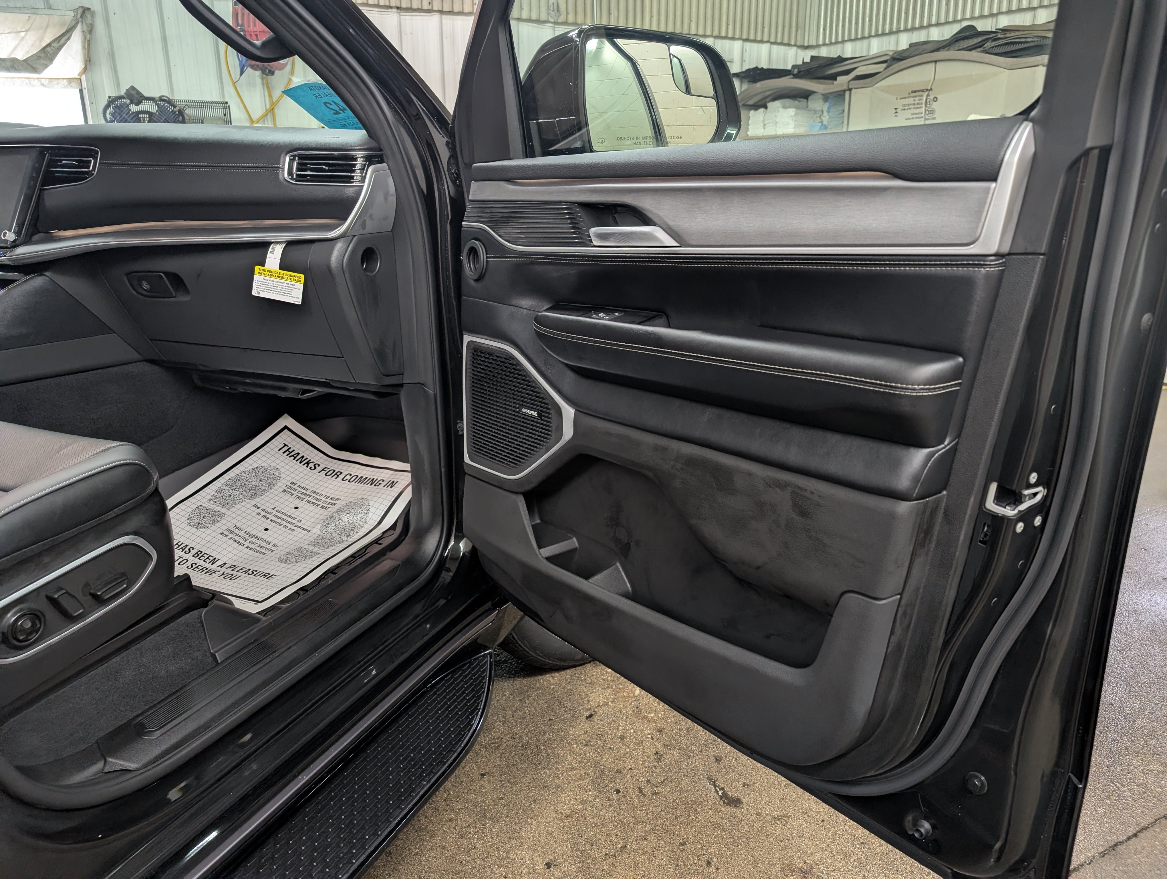 New 2026 Jeep Grand Wagoneer Limited w/ 8-Passenger Seating Package AWD/4WD image 13