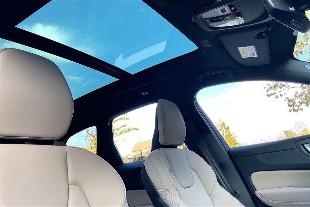 New 2026 Volvo XC60 B5 Plus w/ Protection Package Premier AWD/4WD image 35