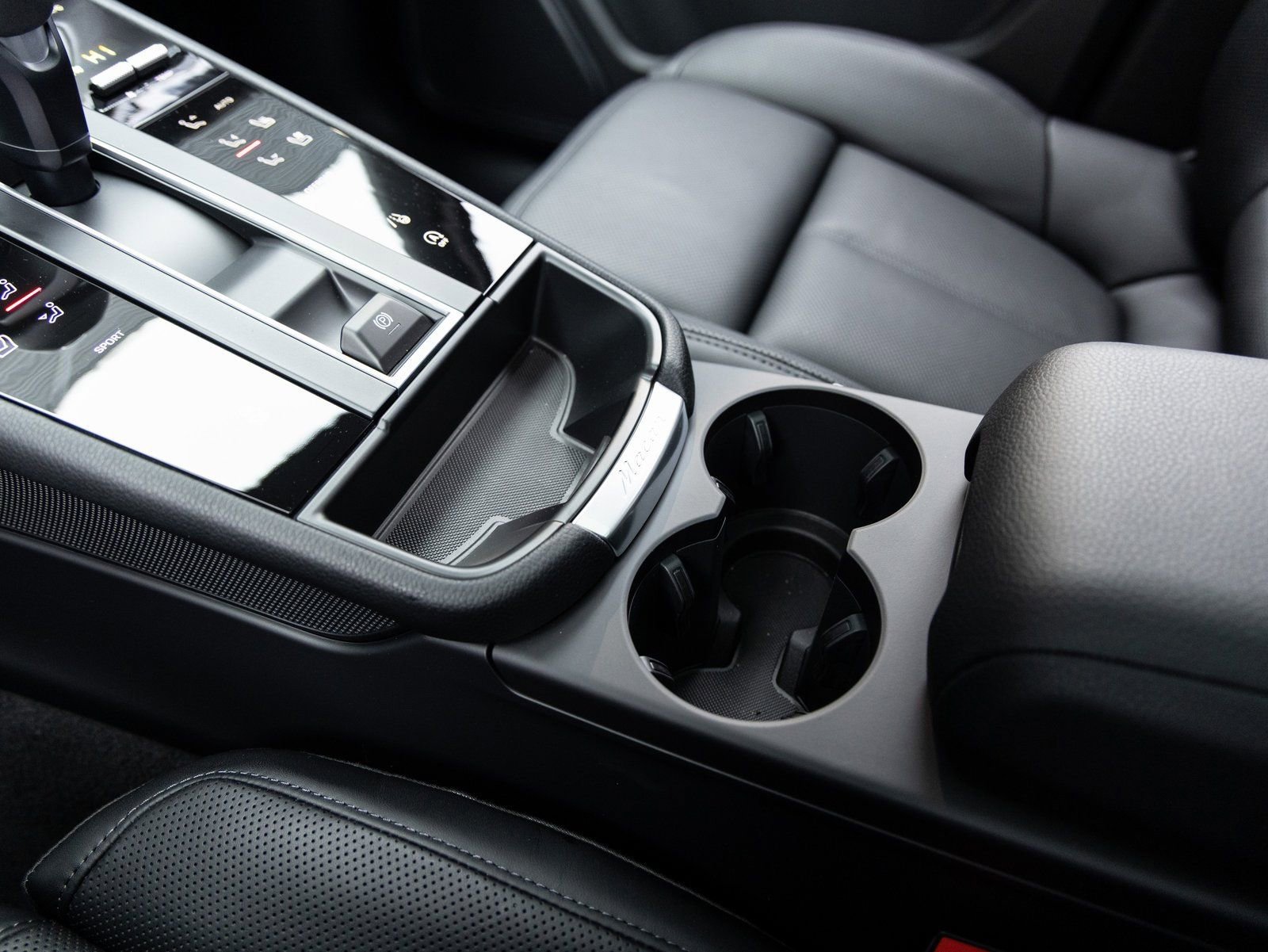 Certified 2026 Porsche Macan AWD/4WD image 18