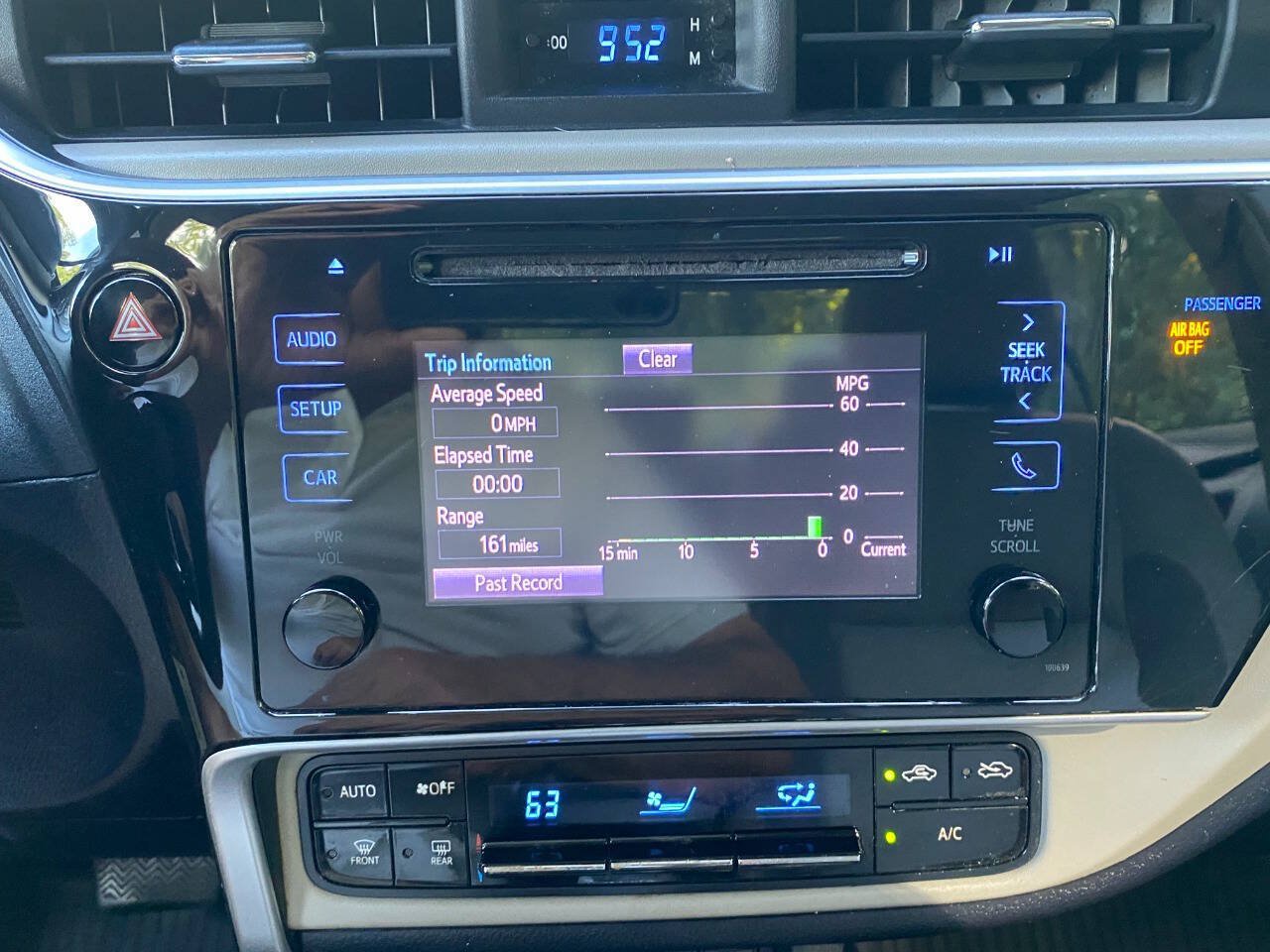Used 2019 Toyota Corolla LE FWD image 29