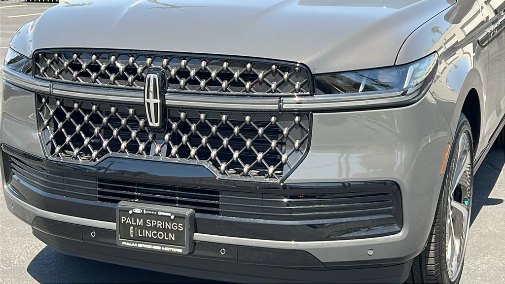 New 2026 Lincoln Navigator L Black Label AWD/4WD image 3