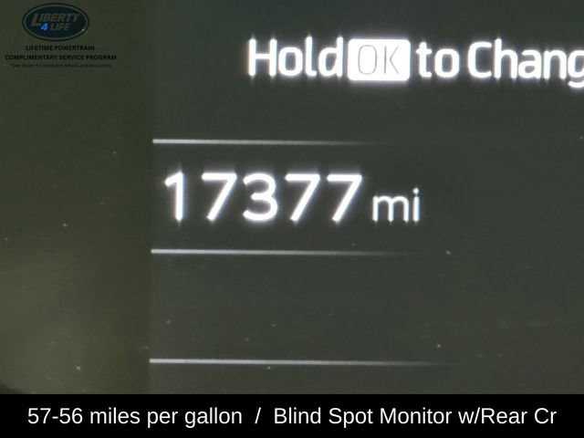 Used 2025 Toyota Prius LE image 31