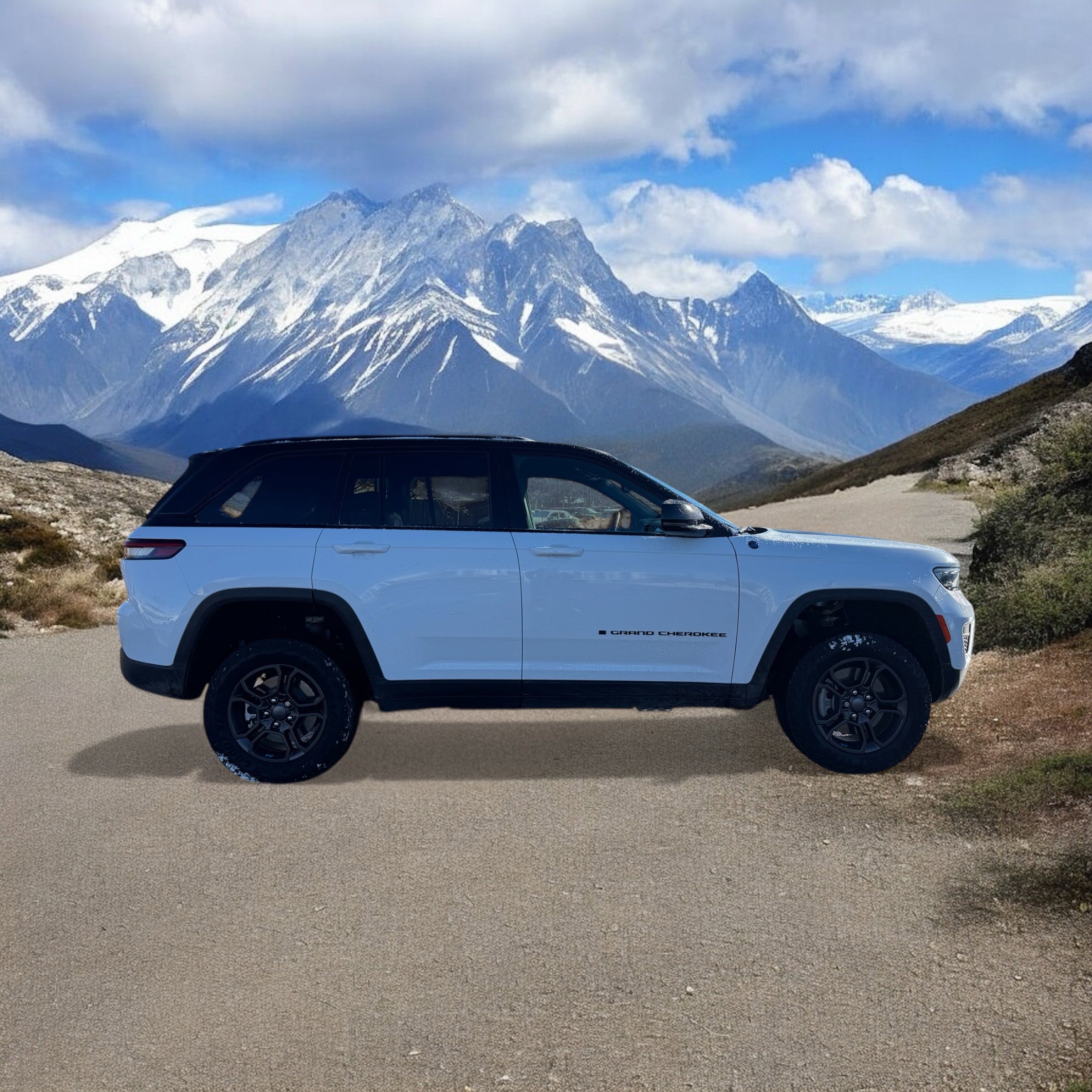 Used 2024 Jeep Grand Cherokee Trailhawk image 6